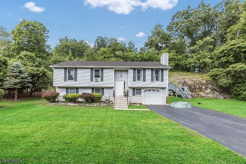1st image of 18 Hemlock Dr