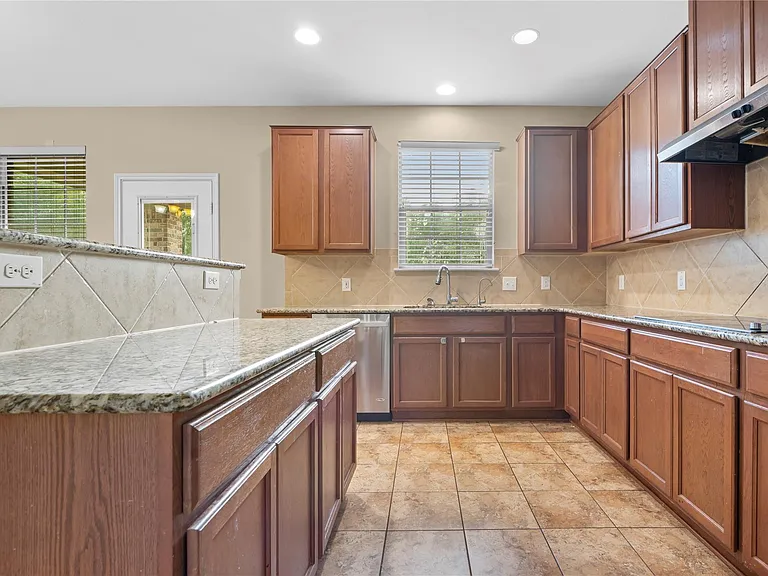 14308 Lake Victor Dr — Photo 6