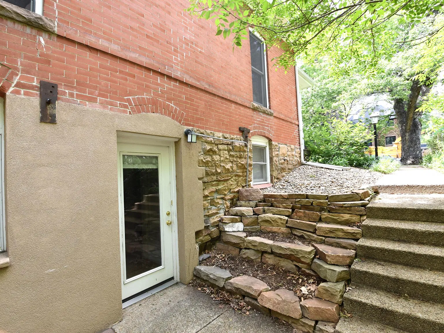 1 bed, 864 sqft, $2,730 — Photo 1