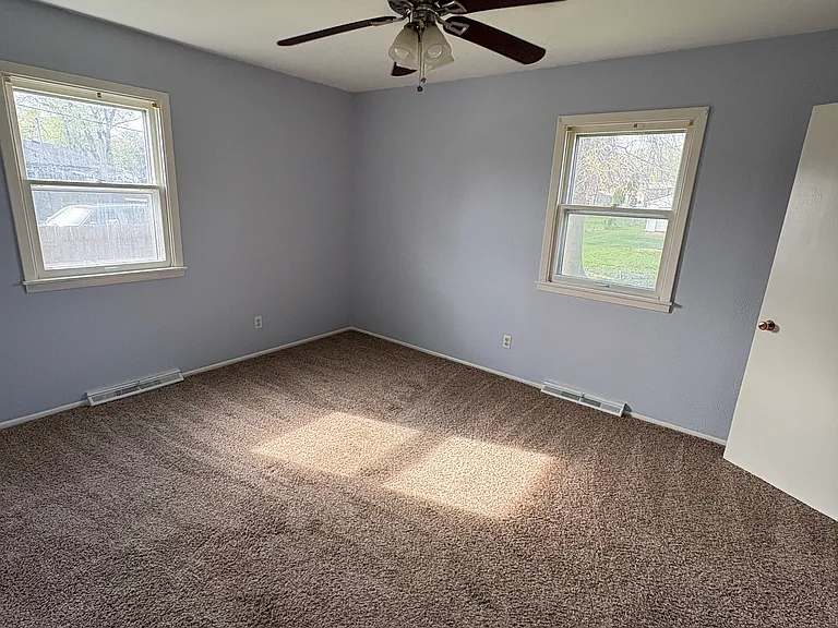 508 NW Obrien Rd — Photo 13