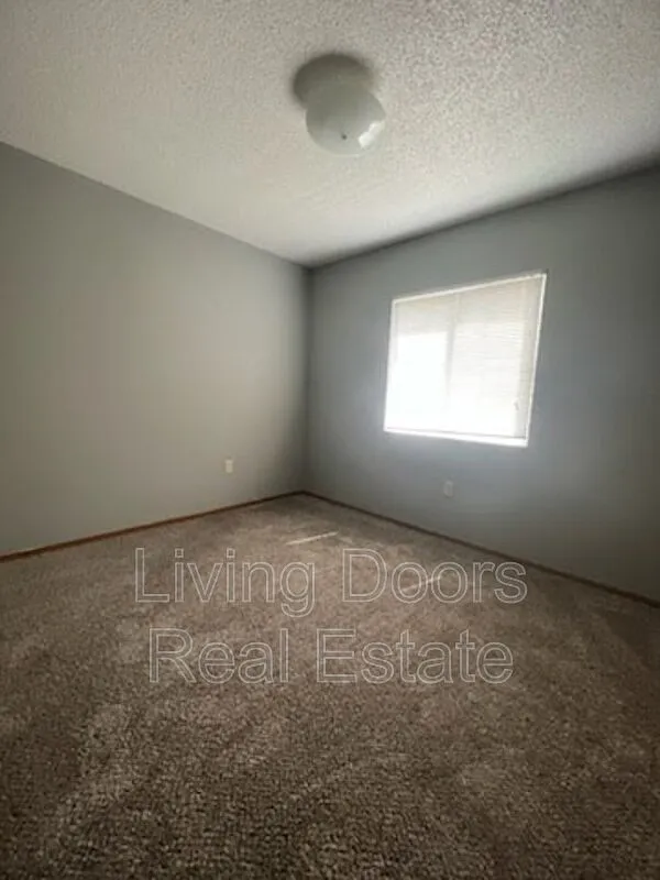 2 bed, 1.0 bath, $685 — Photo 3