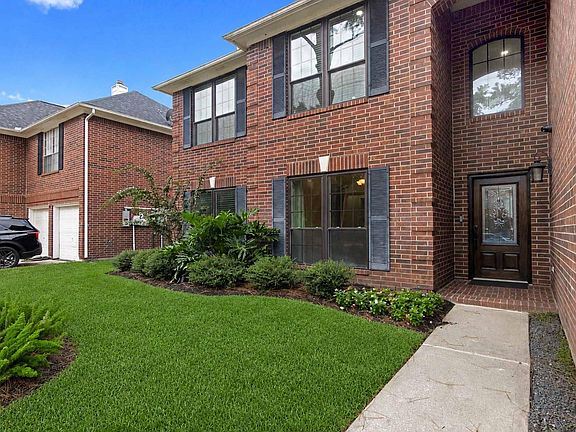 4th image of 7919 Moncur Dr