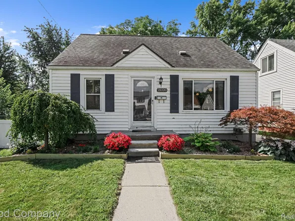 21020 Bon Heur St, Saint Clair Shores, MI 48081