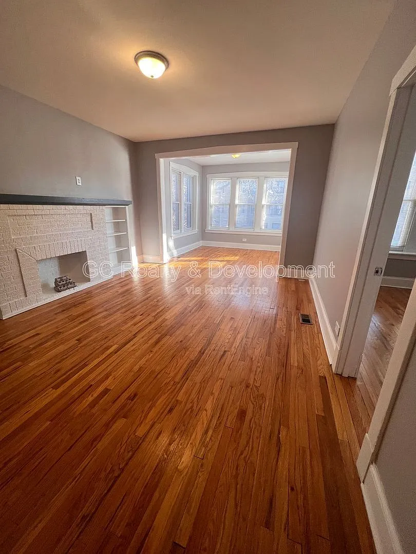 Building Photo - 4820 N Springfield Ave #2