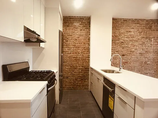 Rented by Bohemia Realty Group | media 18