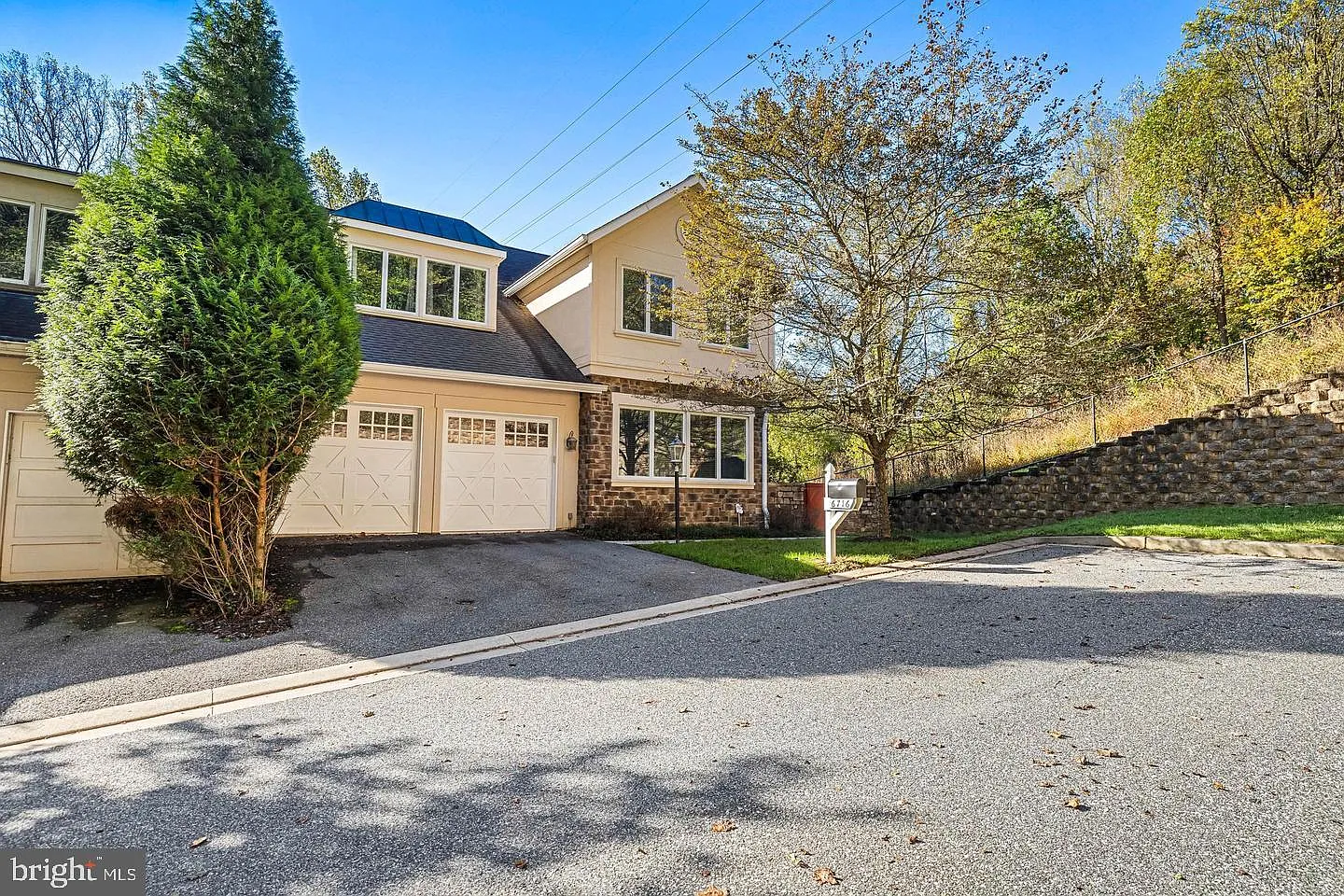 5 bed, 4.5 bath, 5126 sqft, $5,000 — Photo 1