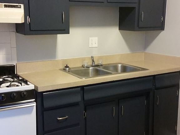 5th image of 208 Lakeshore Dr APT 12