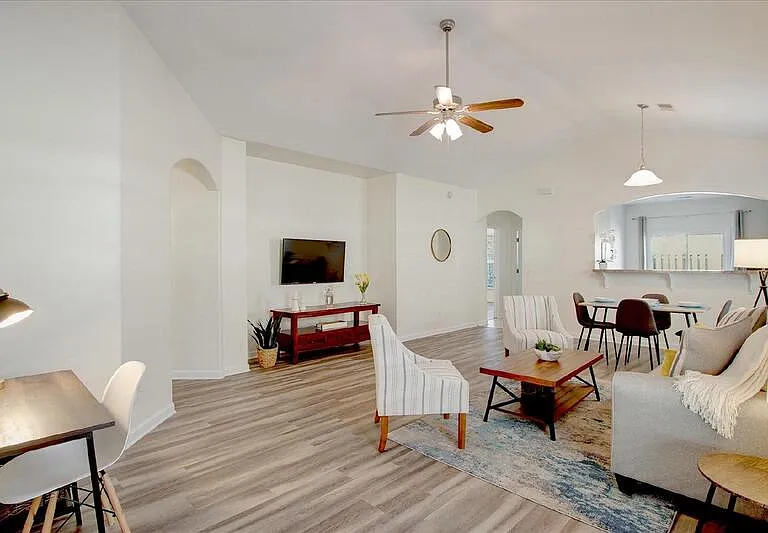 11 Summer Lake Way — Photo 3