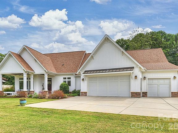3rd image of 21228 Lakeview Cres