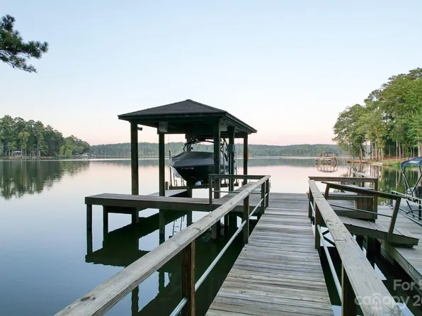 957 Woodside Dr, Winnsboro, SC 29180