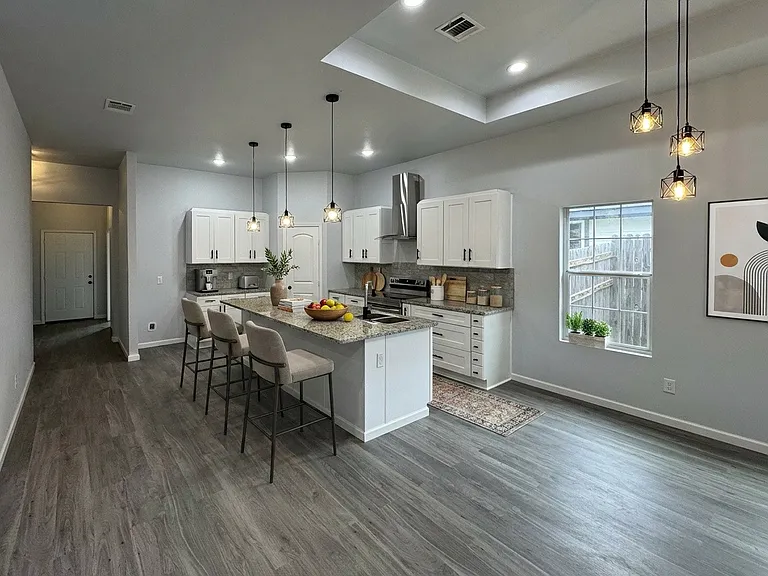 2213 Beverly Dr — Photo 4