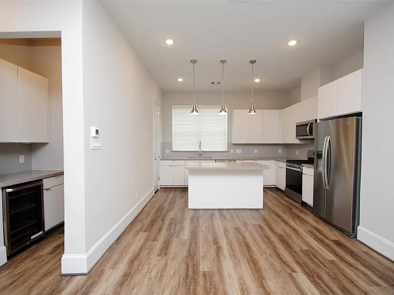 1270 N Post Oak Rd #A — Photo 16