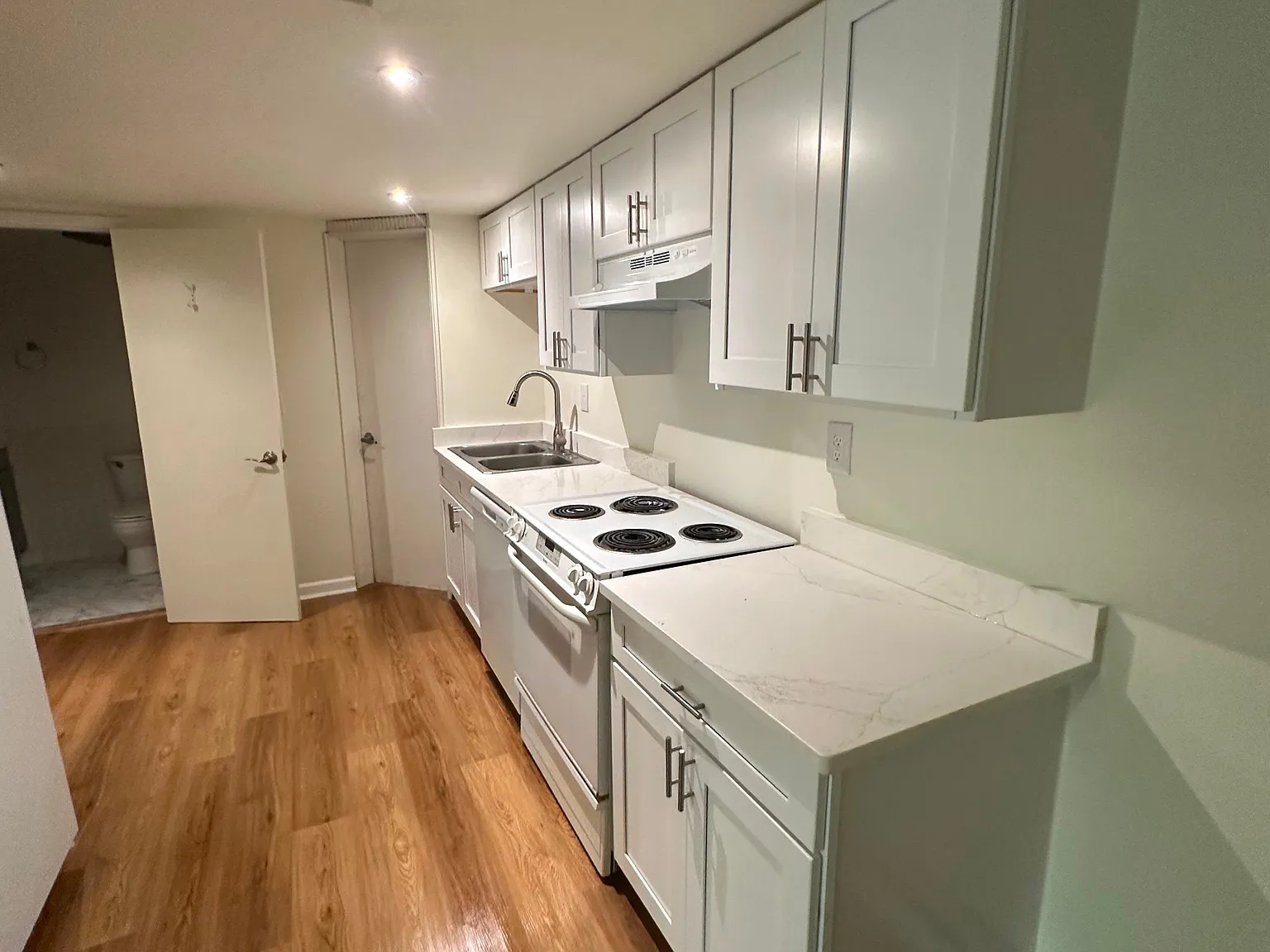 1 bed, 900 sqft, $1,300 — Photo 1