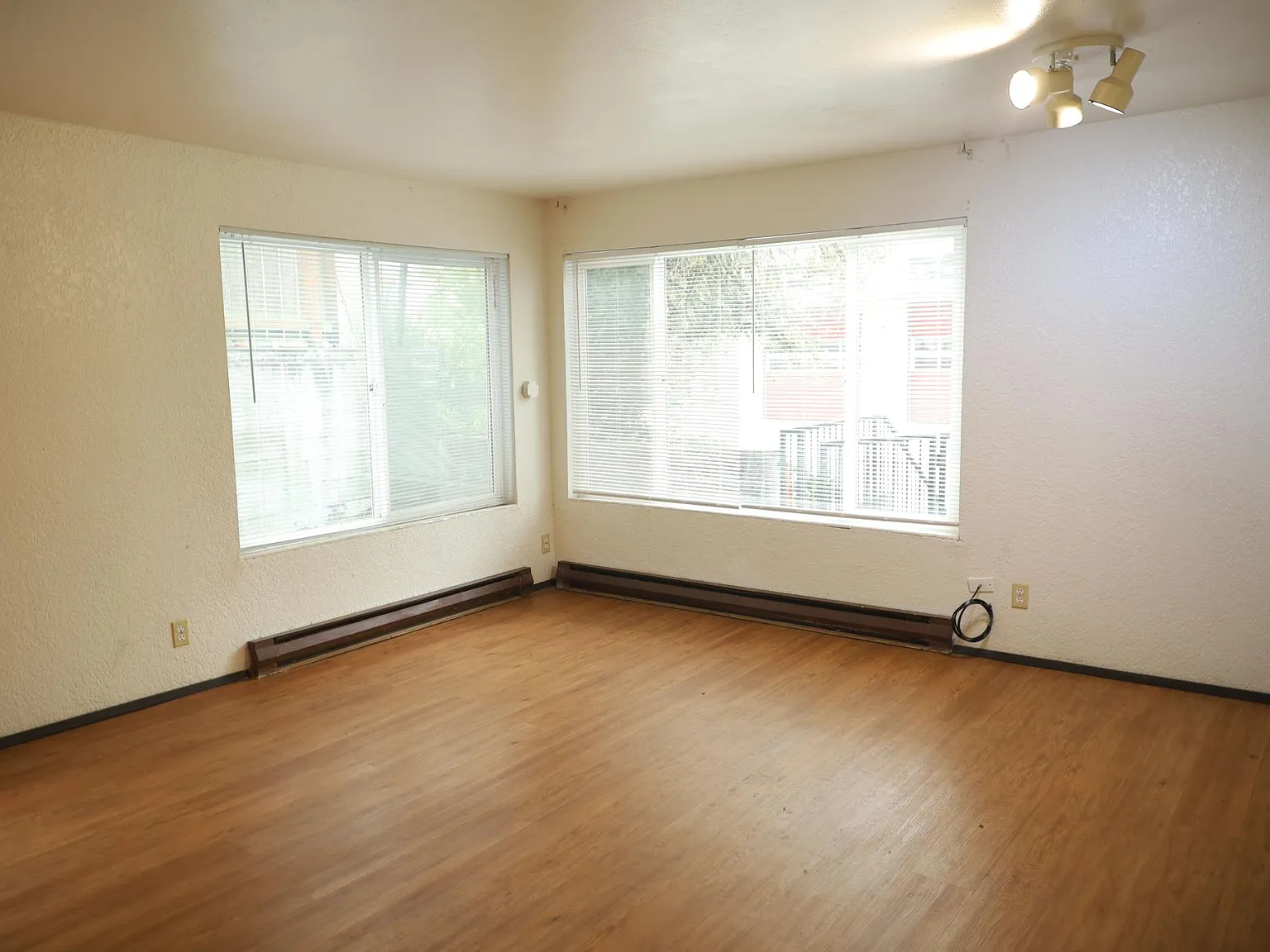 3 bed, 966 sqft, $2,500 — Photo 4