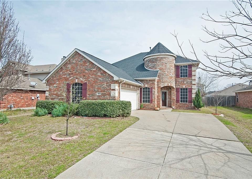 1st image of 2824 Blue Heron Dr