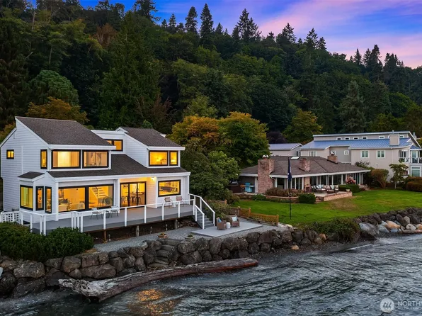 4692 Rockaway Beach Road NE, Bainbridge Island, WA 98110
