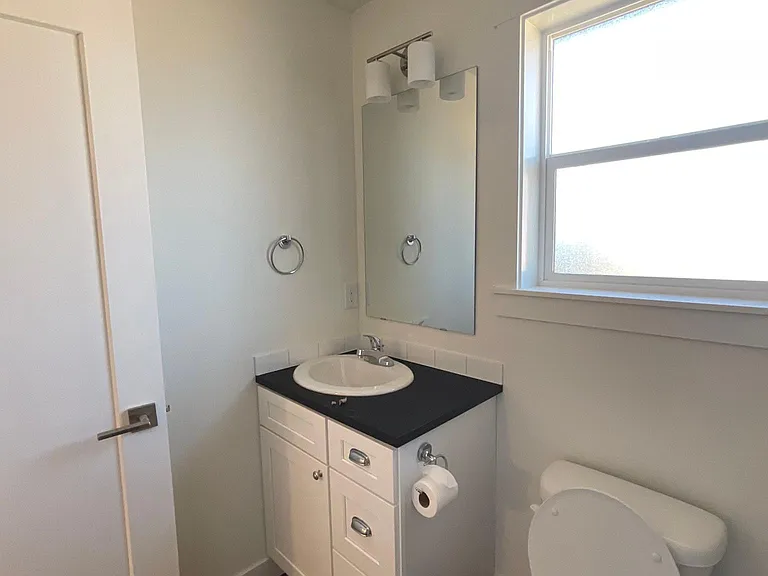 210 Lexington Ave #A — Photo 22