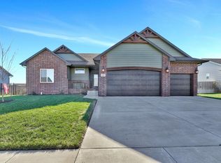 2131 E Birchwood Rd, Derby, KS 67037