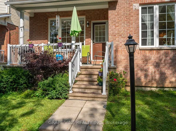319 Parkin Cir, Ottawa, ON K1T 4G6
