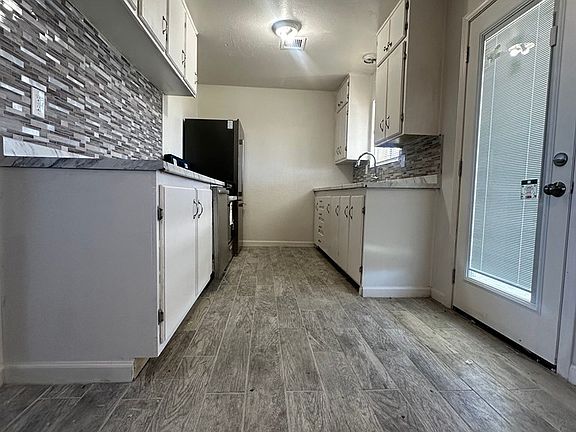 5th image of 2206 Lyndale Dr