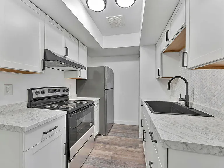 Apply At

Under Rentals

1 & 2 Bedroom Apartments Available

Water and Trash Paid!
Tags