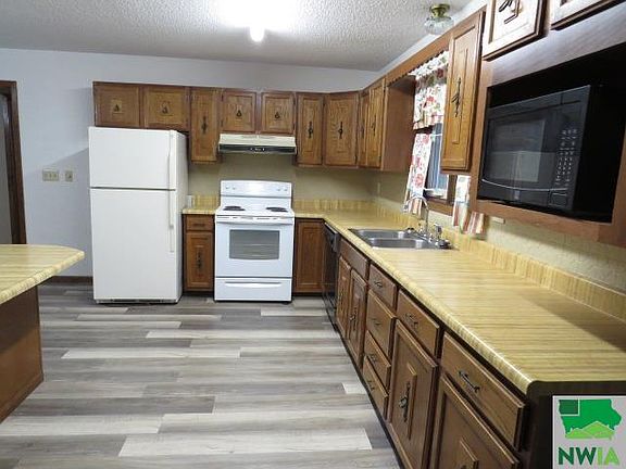 2nd image of 522 12th Ave SW #3