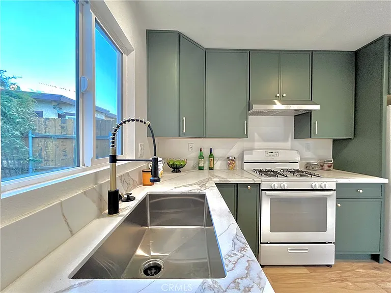 938 E Sandra Ave #B — Photo 3