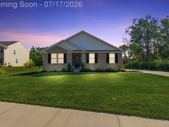 2340 Scenic Hollow Dr, Grand Blanc, MI 48439