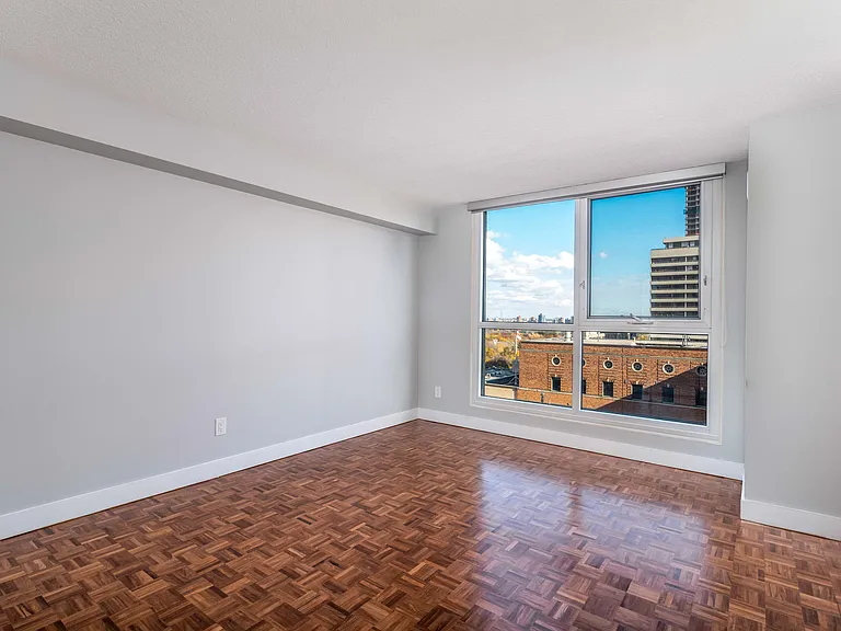 235 Bloor St E — Photo 15