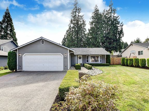 2nd image of 11704 Meridian Pl NE