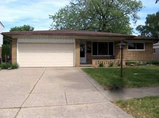 26106 Woodingham Dr, Warren, MI 48091
