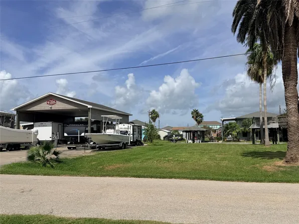 1123 Buddy Kirk Dr, Crystal Beach, TX 77650