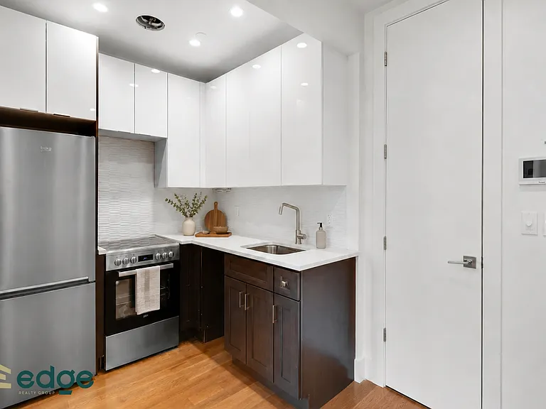 754 Grand St #4I — Photo 3