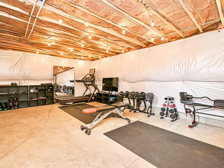 5469 Fairford Ct — Photo 44