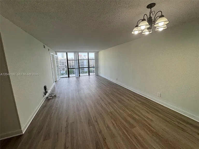 800 Parkview Dr #1018 — Photo 14