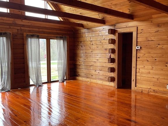 4th image of 300 Sunny Ln