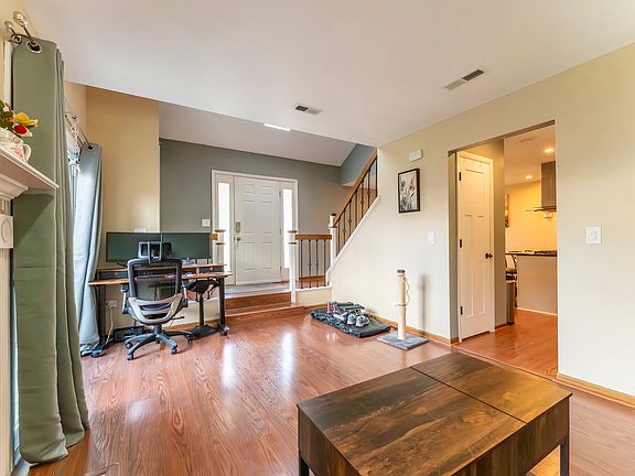 3rd image of 2S780 Timber Dr