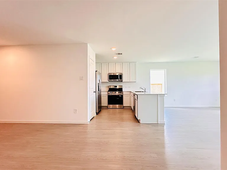 206 Amy St — Photo 17