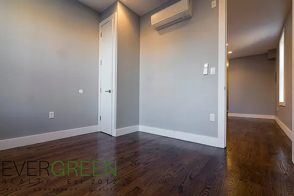 Rented by Evergreen Apartments BK | media 8