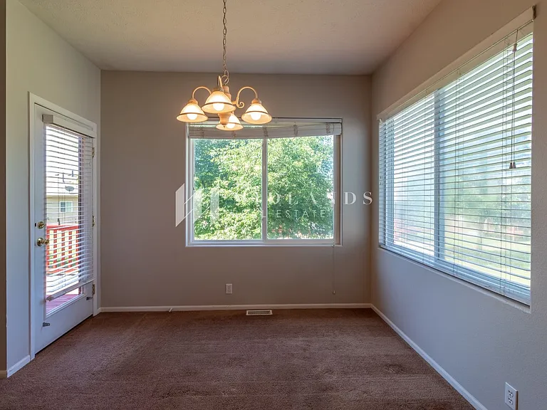1007 Woodview Dr — Photo 3