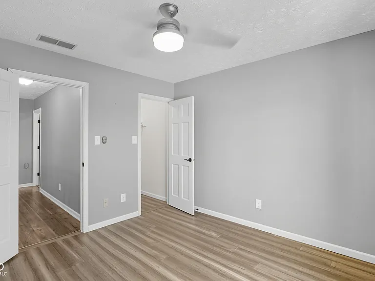 7975 Meadow Bend Cir — Photo 34