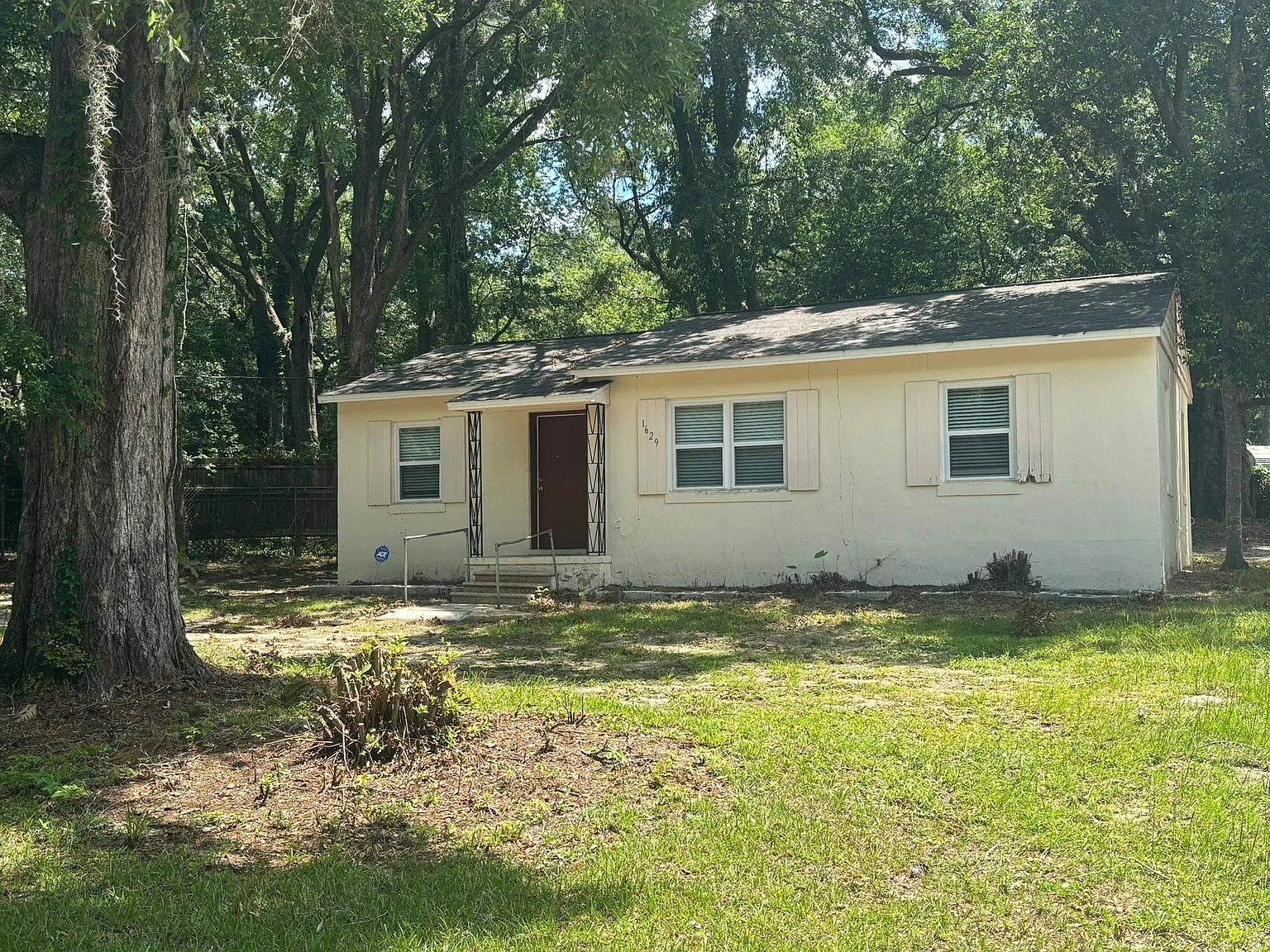 3 bed, 999 sqft, $1,195 — Photo 1