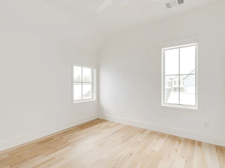 1032 Hangar Dr — Photo 21