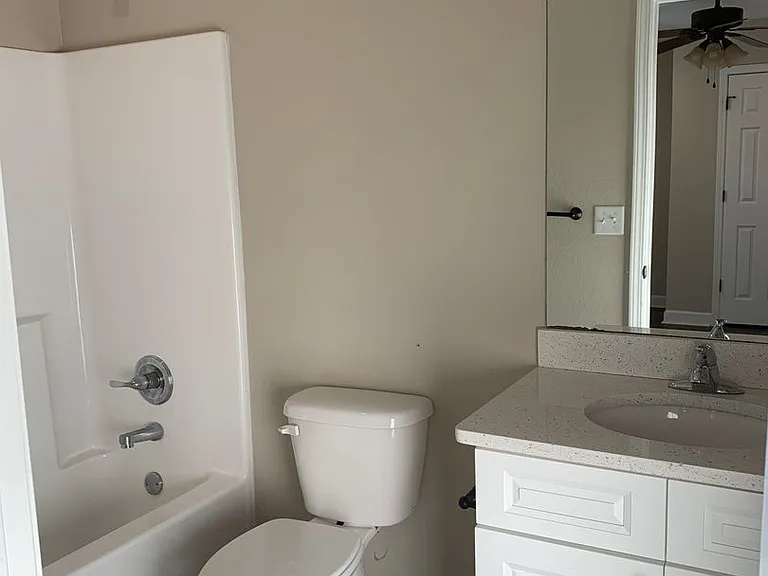 Dee's Place — Photo 5