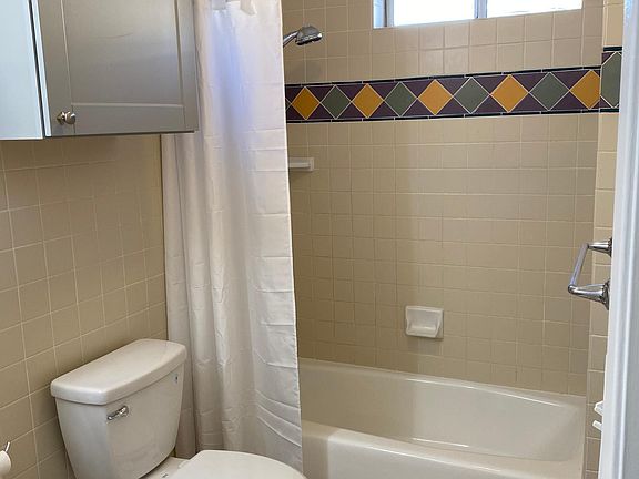 4th image of 834 E Chestnut St #2