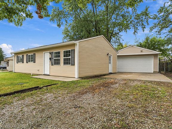 3rd image of 2650 N Calbert Dr