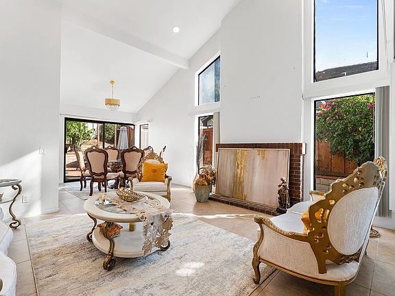 5th image of 13 Heather Hill Ln
