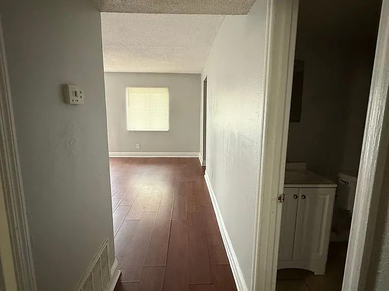 1301 Stiles Ave — Photo 7