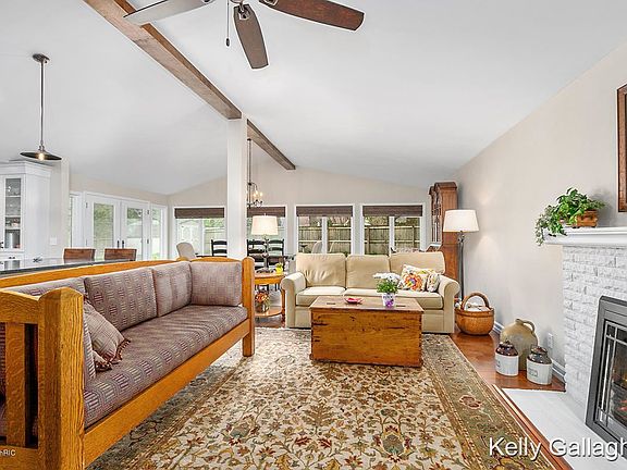 3rd image of 4336 Balfour Dr SE