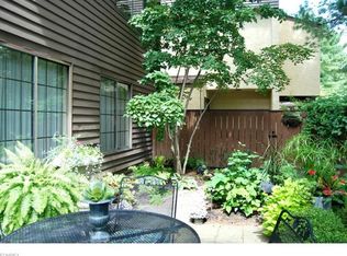 571 Hampton Ridge Dr, Akron, OH 44313